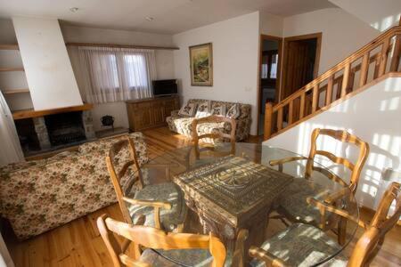 Casa Amb Jardi Alp Apartment Ngoại thất bức ảnh